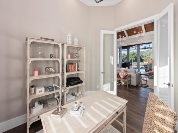 Discover Luxurious Waterfront Retreats - Unmatched Bay Views